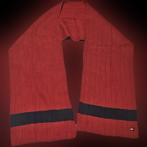 NWOT-Tommy Hilfiger Mens Rubber Flag Patch Tipped Rib Scarf B-1 - Picture 2 of 11